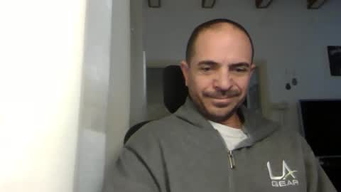 Snapshot of emmagold123 chatting on 01-08-25, 05:37 Ariel online show from 01-08-25, 05:37