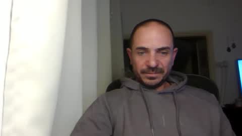 Snapshot of emmagold123 chatting on 02-04-25, 08:28 Ariel online show from 02-04-25, 08:28