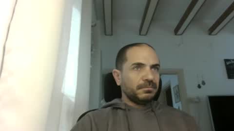 Snapshot of emmagold123 chatting on 02-14-25, 08:31 Ariel online show from 02-14-25, 08:31