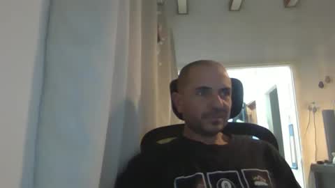 Snapshot of emmagold123 chatting on 02-18-25, 08:25 Ariel online show from 02-18-25, 08:25