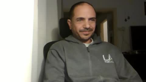 Snapshot of emmagold123 chatting on 03-10-25, 04:07 Ariel online show from 03-10-25, 04:07