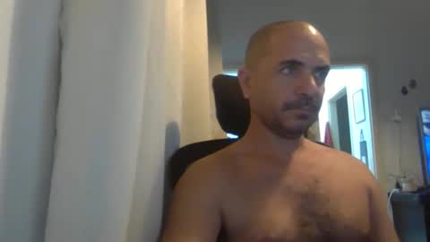 Snapshot of emmagold123 chatting on 09-20-25, 08:10 Ariel online show from 09-20-25, 08:10