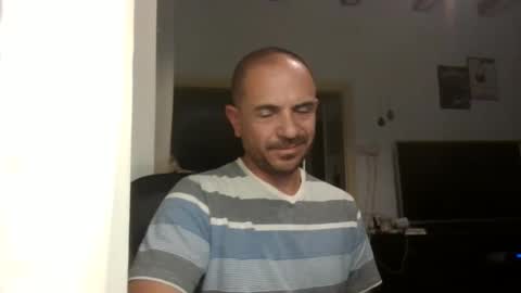 Snapshot of emmagold123 chatting on 10-20-25, 04:40 Ariel online show from 10-20-25, 04:40