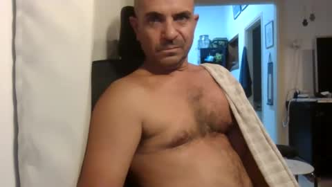 Snapshot of emmagold123 chatting on 10-30-25, 07:36 Ariel online show from 10-30-25, 07:36