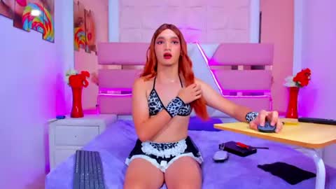 Snapshot of emmahiltton chatting on 06-16-26, 08:44 Emma Hilton online show from 06-16-26, 08:44