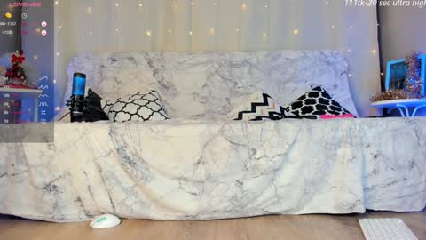 Snapshot of emmahotvibe chatting on 12-25-24, 02:46 emmahotvibe online show from 12-25-24, 02:46