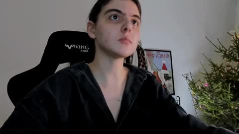 Snapshot of emmamon chatting on 12-26-24, 08:21 Emma online show from 12-26-24, 08:21