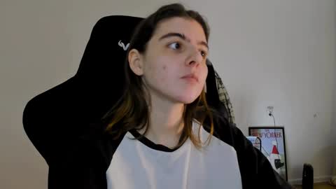 Snapshot of emmamon chatting on 01-30-25, 07:26 Emma online show from 01-30-25, 07:26