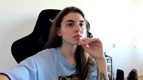 Snapshot of emmamon chatting on 09-25-25, 10:19 Emma online show from 09-25-25, 10:19