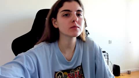 Snapshot of emmamon chatting on 09-28-25, 11:26 Emma online show from 09-28-25, 11:26