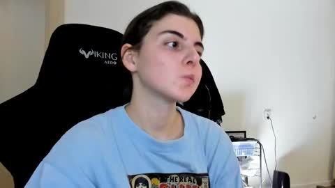 Snapshot of emmamon chatting on 11-11-25, 04:18 Emma online show from 11-11-25, 04:18