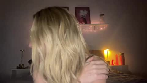 Snapshot of emmaonlyx1 chatting on 05-18-26, 04:07 emmaonlyx1 online show from 05-18-26, 04:07