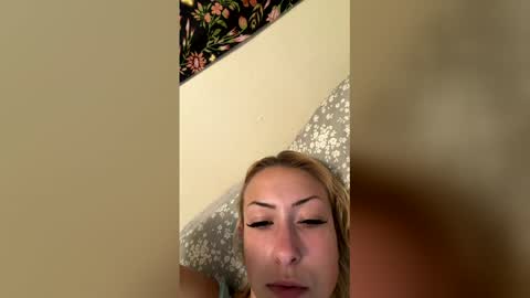 Snapshot of emmaraee chatting on 05-17-26, 06:15 emmaraee online show from 05-17-26, 06:15