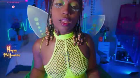 Sara online show from 10-31-25, 11:44