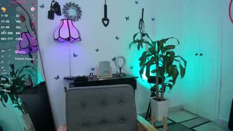 Snapshot of emmax_x chatting on 09-21-25, 11:39 EMMA online show from 09-21-25, 11:39