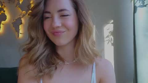 Snapshot of emmi_rosee chatting on 02-19-25, 10:01 Miss Emmi online show from 02-19-25, 10:01