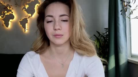 Snapshot of emmi_rosee chatting on 02-12-26, 10:10 Miss Emmi online show from 02-12-26, 10:10