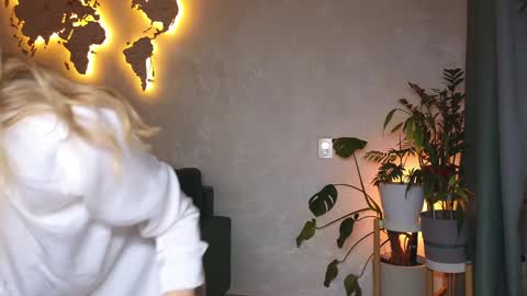 Snapshot of emmi_rosee chatting on 02-19-26, 04:58 Miss Emmi online show from 02-19-26, 04:58