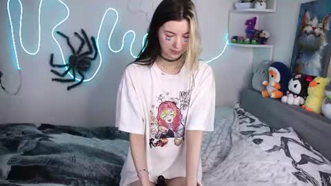 emmie_everly online show from 06-19-26, 01:48