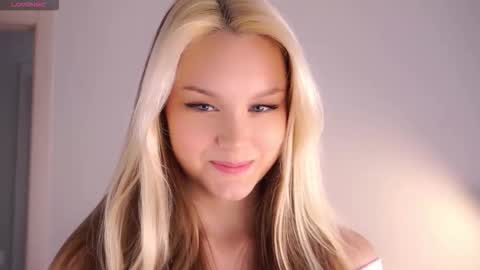 Snapshot of emmiemurray chatting on 09-10-25, 06:46 Aurora online show from 09-10-25, 06:46