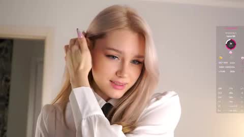 Snapshot of emmiemurray chatting on 10-04-25, 06:22 Aurora online show from 10-04-25, 06:22
