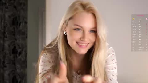 Snapshot of emmiemurray chatting on 10-07-25, 06:43 Aurora online show from 10-07-25, 06:43
