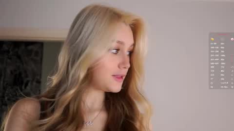Snapshot of emmiemurray chatting on 10-10-25, 08:13 Aurora online show from 10-10-25, 08:13