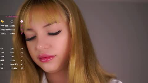 Snapshot of emmiemurray chatting on 04-19-26, 06:21 Aurora online show from 04-19-26, 06:21