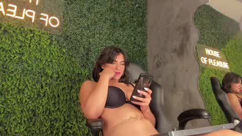 Snapshot of emmiily_z chatting on 02-01-25, 05:18 Emmiily online show from 02-01-25, 05:18