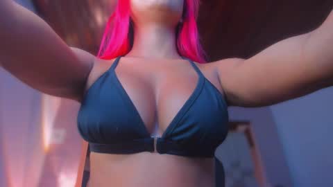 Snapshot of emmily_savage chatting on 04-28-26, 11:37 online show from 04-28-26, 11:37