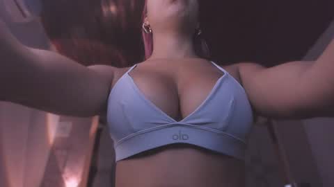 Snapshot of emmily_savage chatting on 06-20-26, 11:35 online show from 06-20-26, 11:35