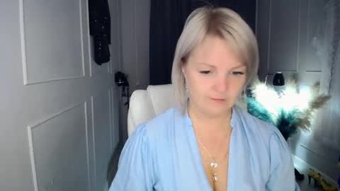 Snapshot of emmmam chatting on 04-25-26, 03:42 emmmam online show from 04-25-26, 03:42