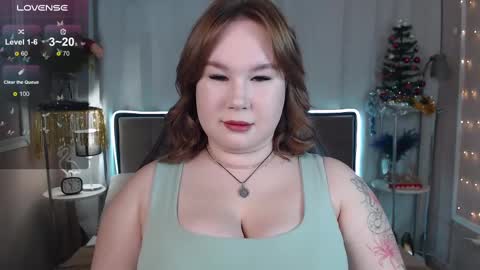 Snapshot of emmy_moonlight chatting on 12-05-24, 11:05 Emmy online show from 12-05-24, 11:05