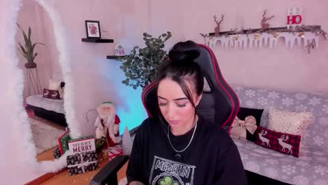 Snapshot of emmyevans1 chatting on 11-23-25, 07:46 Emmy Evans online show from 11-23-25, 07:46