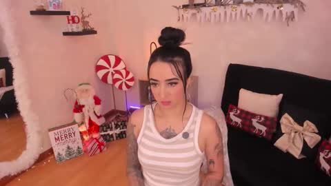 Snapshot of emmyevans1 chatting on 12-18-25, 07:53 Emmy Evans online show from 12-18-25, 07:53