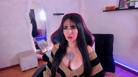 Snapshot of emmyevans1 chatting on 01-05-26, 07:39 Emmy Evans online show from 01-05-26, 07:39