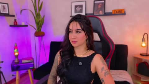 Snapshot of emmyevans1 chatting on 02-05-26, 07:51 Emmy Evans online show from 02-05-26, 07:51