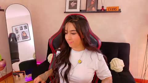 Snapshot of emmyevans1 chatting on 03-02-26, 07:32 Emmy Evans online show from 03-02-26, 07:32