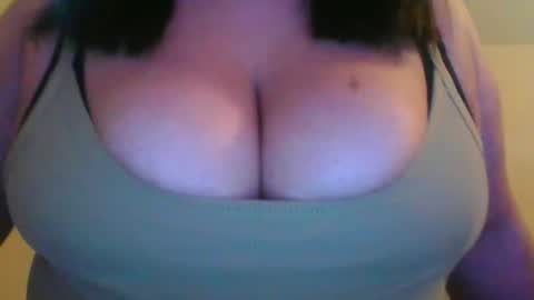 Snapshot of emmyrosex chatting on 05-02-26, 04:56 Daisyleex online show from 05-02-26, 04:56