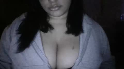 Snapshot of emmyrosex chatting on 05-21-26, 05:03 Daisyleex online show from 05-21-26, 05:03
