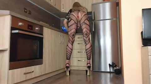 Snapshot of empress_sara chatting on 06-09-26, 05:35 Empress Sara online show from 06-09-26, 05:35