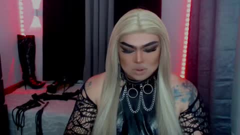 Snapshot of empressmichellexx chatting on 05-10-26, 12:38 Mistress Michelle online show from 05-10-26, 12:38
