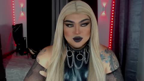 Snapshot of empressmichellexx chatting on 05-11-26, 03:01 Mistress Michelle online show from 05-11-26, 03:01