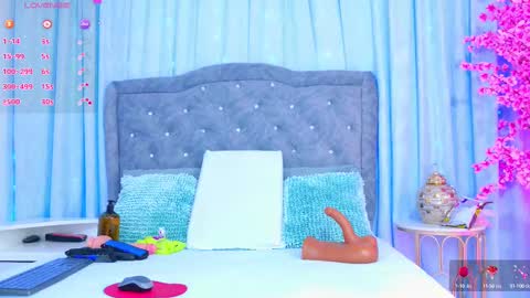 Snapshot of emyblue chatting on 03-07-25, 11:18 Emy online show from 03-07-25, 11:18