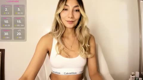 emyconneer online show from 11-17-25, 10:48