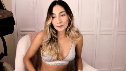 emyconneer online show from 12-13-25, 08:04