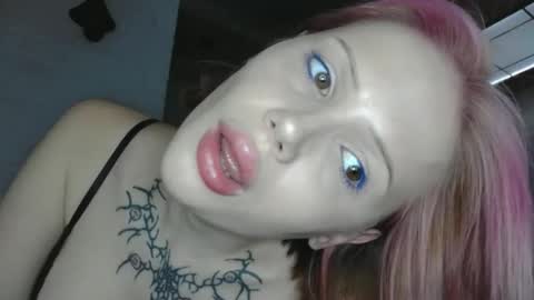 Snapshot of emydeliro chatting on 09-17-25, 07:59 emydeliro online show from 09-17-25, 07:59