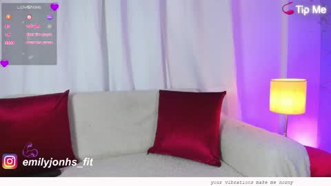 Snapshot of emylyjonhs chatting on 05-19-26, 01:11 EMYLY online show from 05-19-26, 01:11