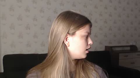 Snapshot of emysway chatting on 12-21-24, 04:36 EmySway online show from 12-21-24, 04:36