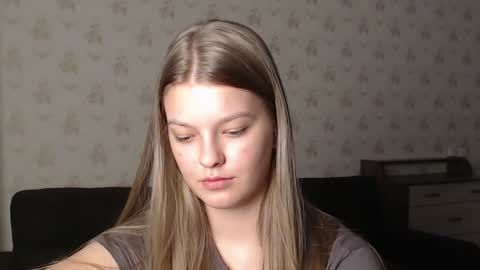 Snapshot of emysway chatting on 12-21-24, 07:38 EmySway online show from 12-21-24, 07:38